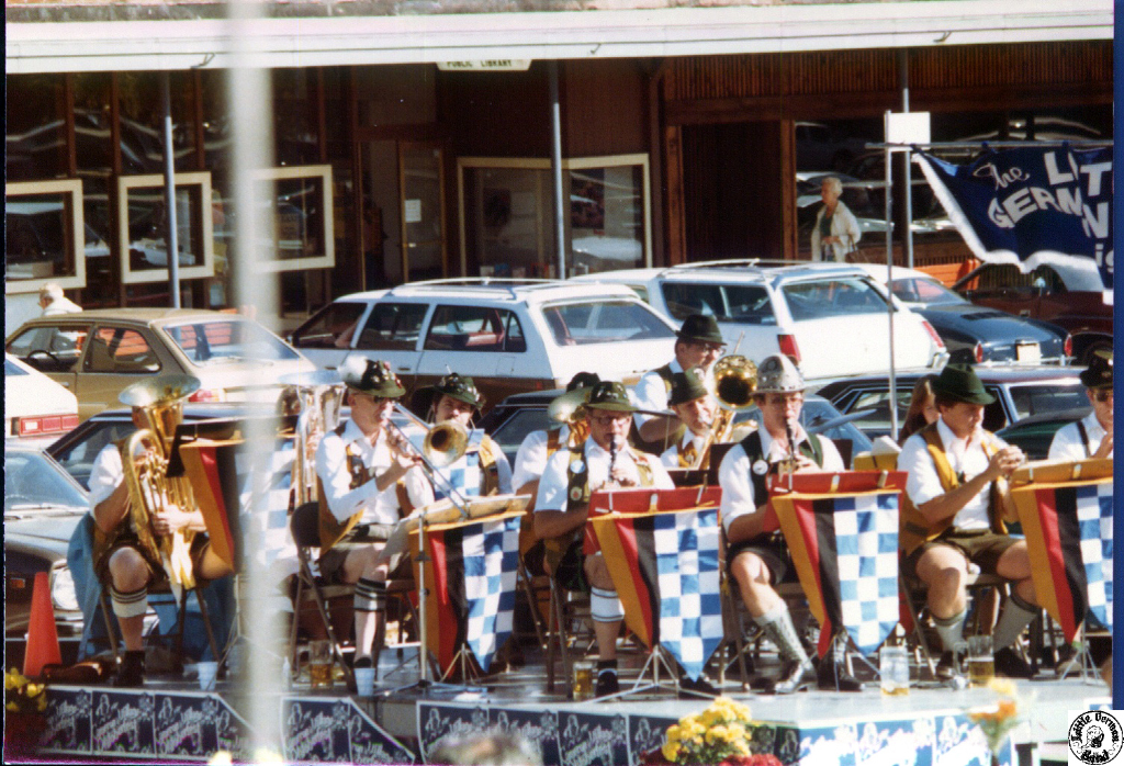 1981 10 08 12 Cameron Village Oktoberfest.jpg